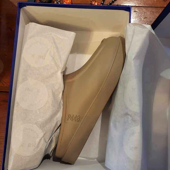 P448 NWB Flo in Mimtec | EU size 44 - 45 (US size 11-12) | Neutral Tan Slide On - Picture 2 of 6